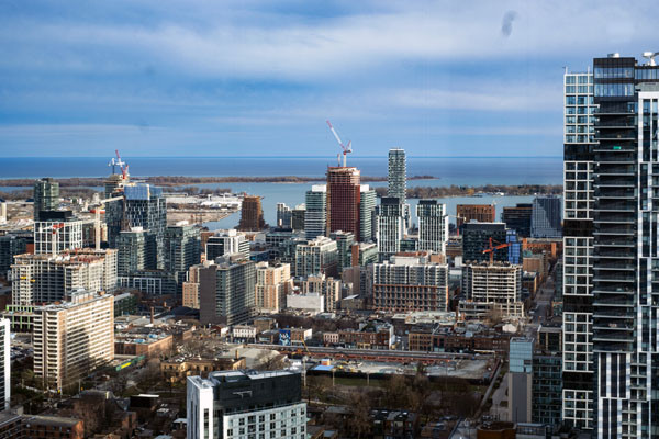 Spacious living room in CozyCotts villa, situated in Gilford, Innisfil, Ontario, near the scenic shores of Lake Simcoe and just a 50-minute drive north of Toronto. This welcoming space features ample seating and cozy furnishings, providing guests with a comfortable and inviting environment to relax and unwind during their stay in the tranquil countryside.